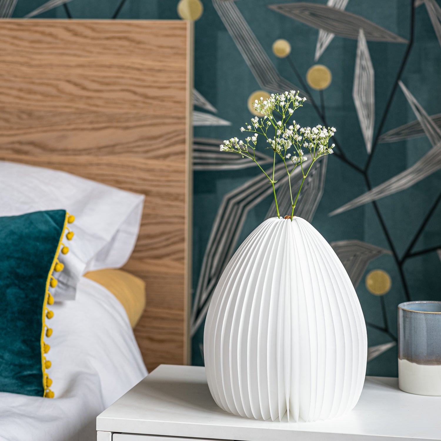 Gingko Smart Vase Light, Walnut